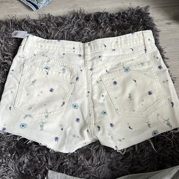 Old Navy High Rise O.G Denim Floral Shorts - Picture 2 of 4